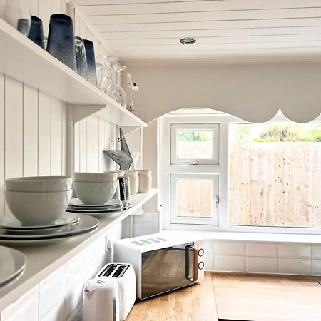 Cosy Cottage In Mersea - Walking Distance To Beach And Town West Mersea Eksteriør billede